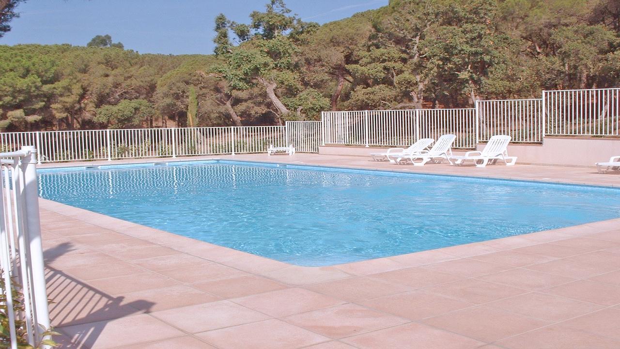 Appartement Les Pins Bleus A8 Sainte-Maxime Eksteriør bilde